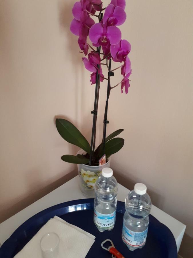 Casa Delle Orchidee Hotel Алба Екстериор снимка